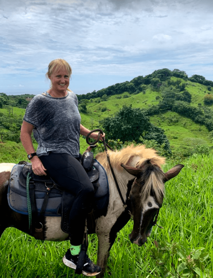 Advanced horseback riding in Panama